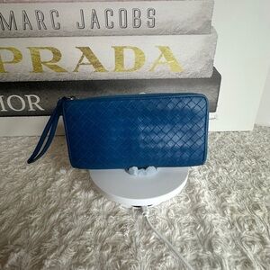 Bottega Veneta Nappa Intrecciato Zip Around
Wallet.